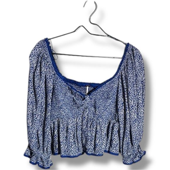 Free People Cropped Sweatheart Neckline V-neck 3/4 Sleeve Blue Floral Blouse - Picture 13 of 16